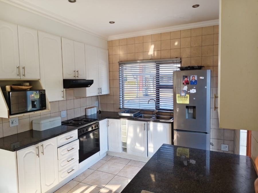 3 Bedroom Property for Sale in Melodie North West